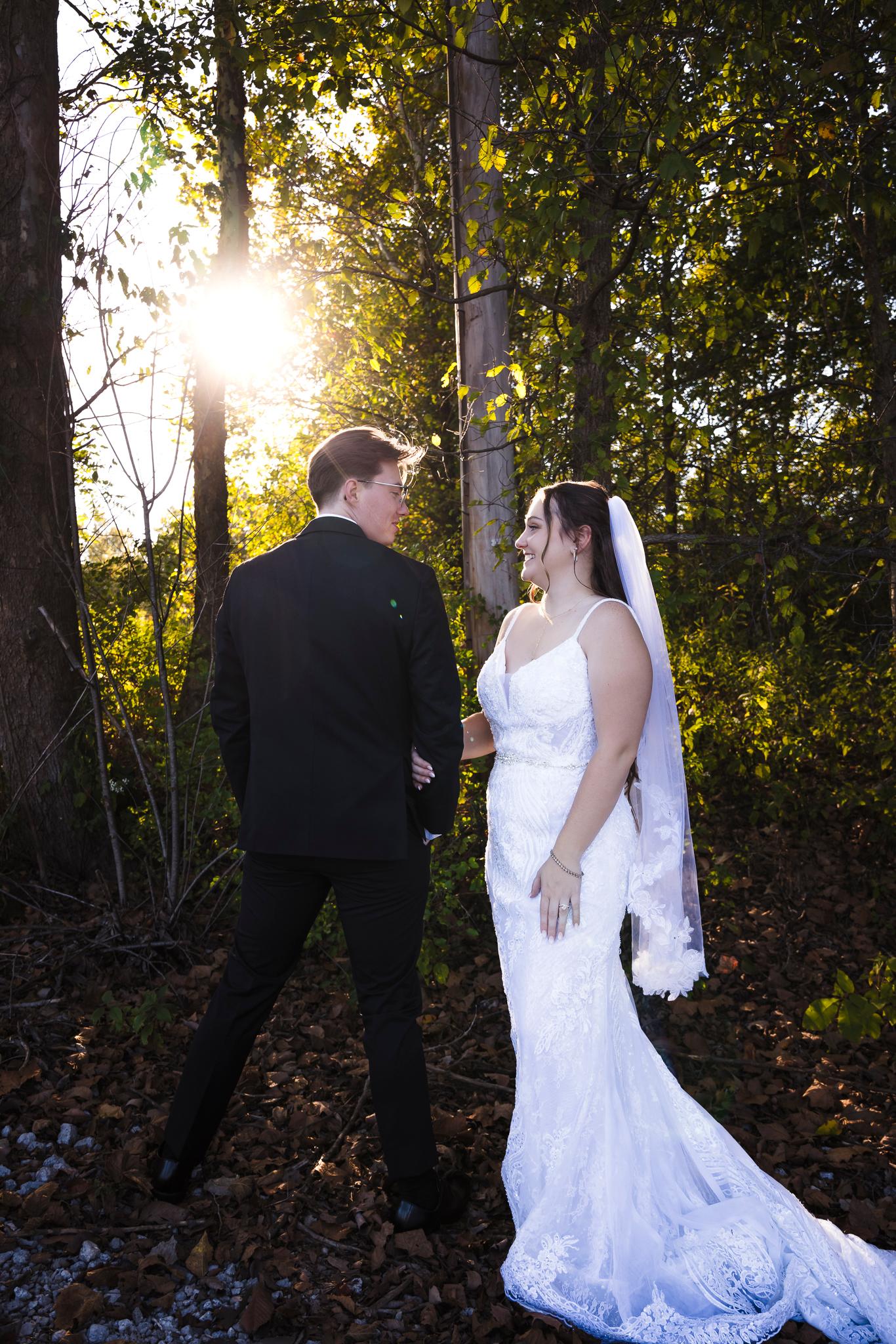 Golden Hour Wedding Photos: A Comprehensive Guide to Planning Without Disrupting Your Special Day
